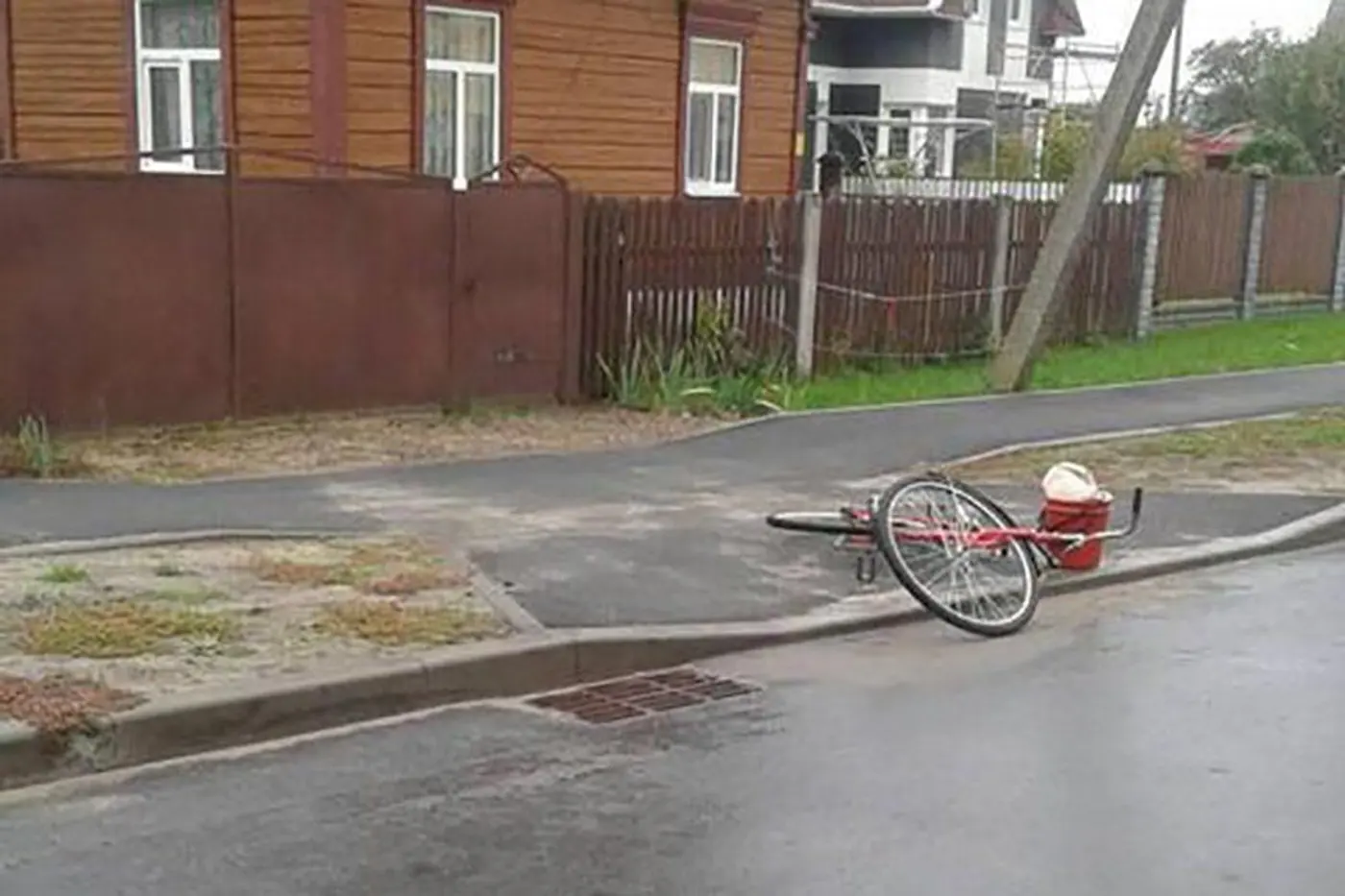 В Лунинце водитель микроавтобуса в состоянии алкогольного опьянения сбил велосипедистку