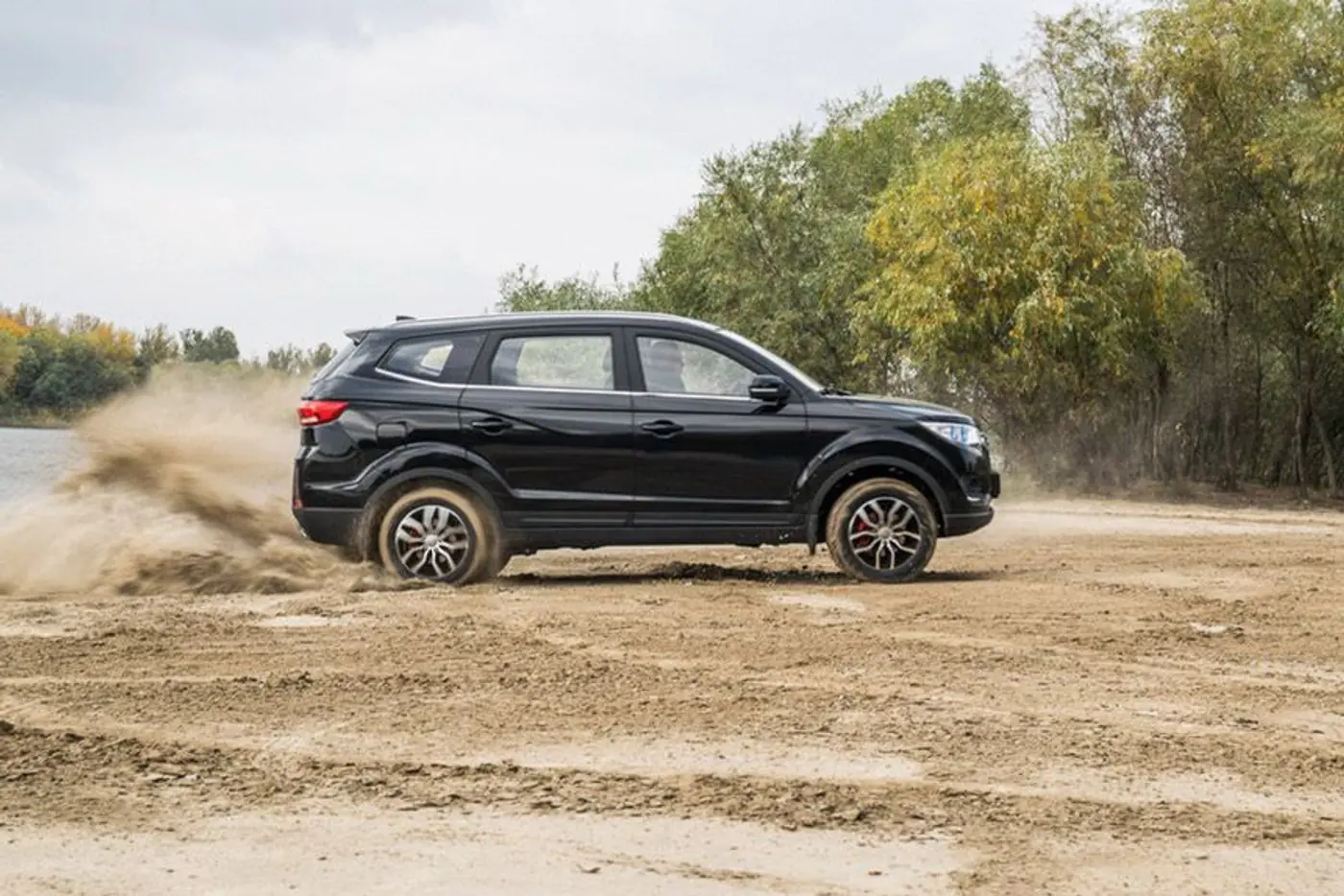 Семиместный бюджетный кроссовер Lifan Myway. Верной дорогой идете, товарищи!