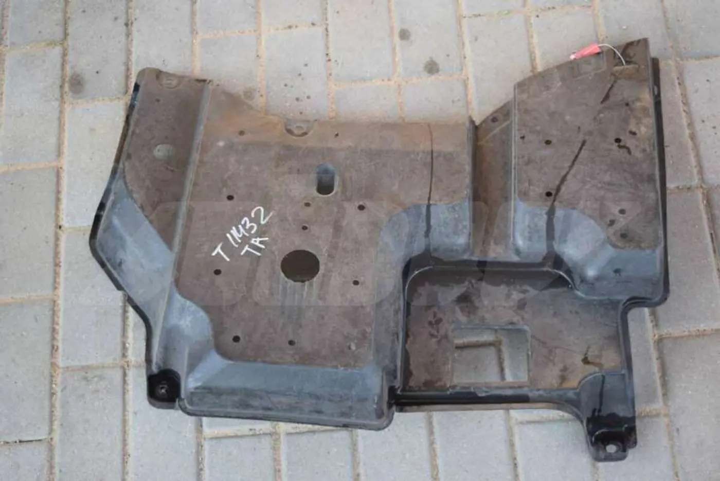 Защита днища к Toyota Auris 2008
