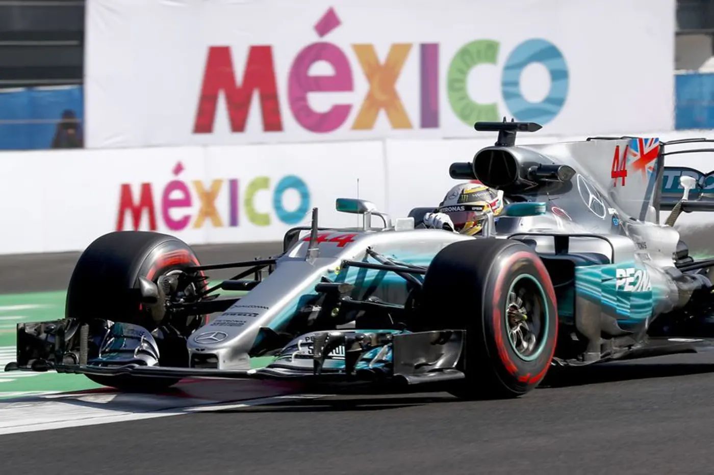 F1. GP Мексики. Ферстаппен выиграл гонку, Хэмилтон - четвертый чемпионский титул!