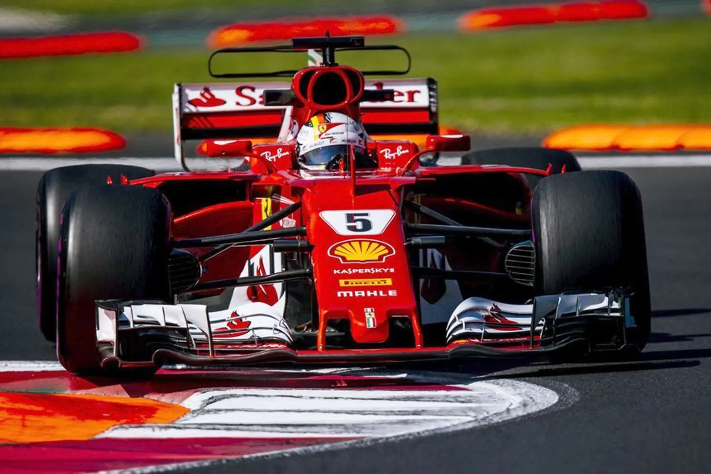 F1. GP Мексики. День чудес: Феттель вырывает поул у Ферстаппена, Mercedes позади…