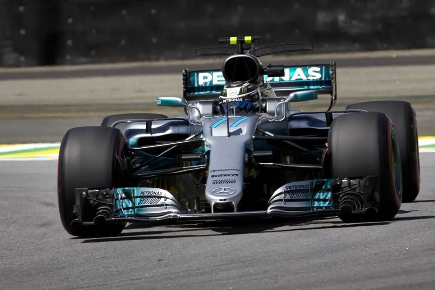 F1. GP Бразилии. Хэмилтон терпит аварию. Боттас вырывает поул у Феттеля