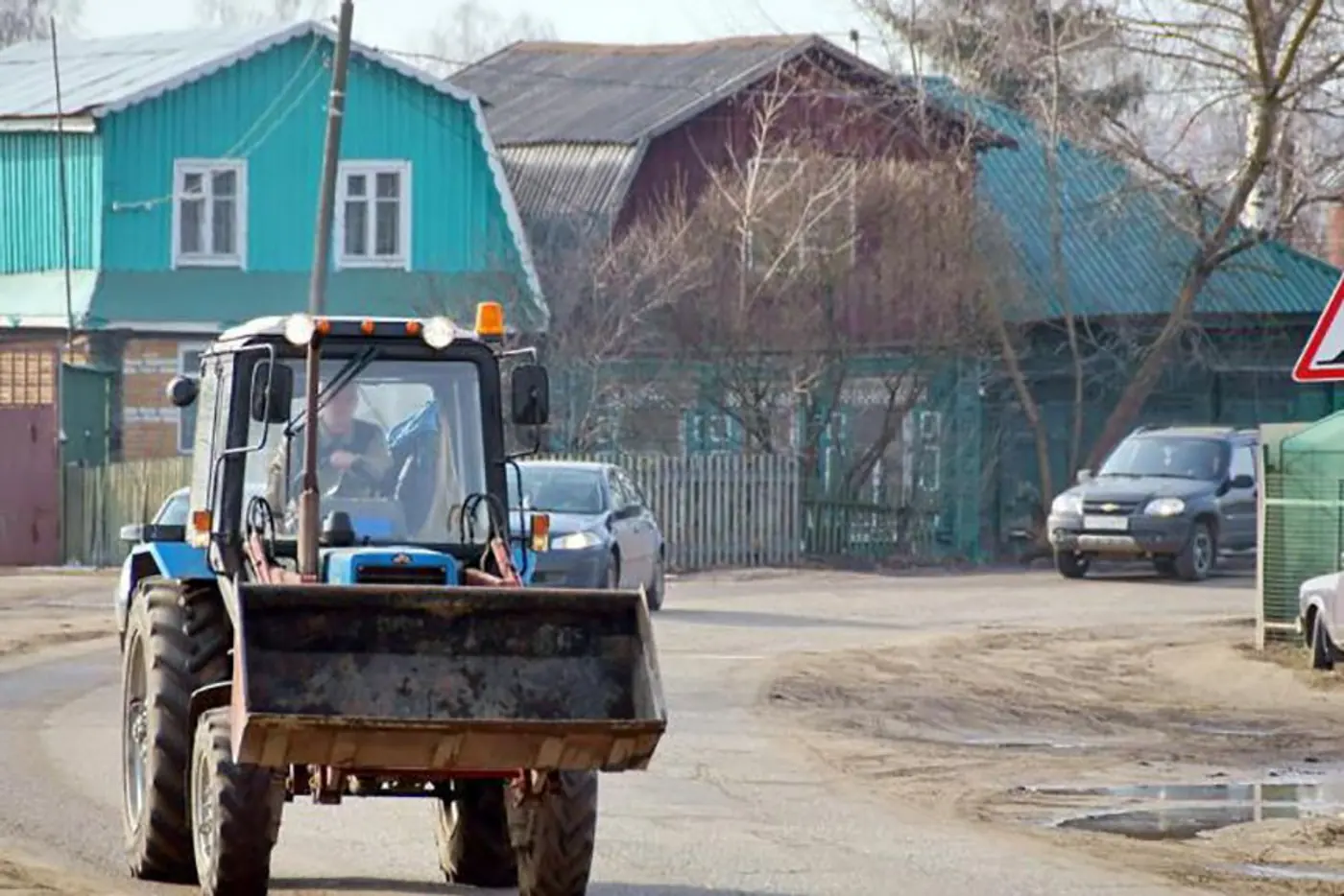 У предприятия в Мядельском районе "за пьянку" конфисковали трактор. Прокуратура считает, что заплатить должны тракторист, руководитель и агроном