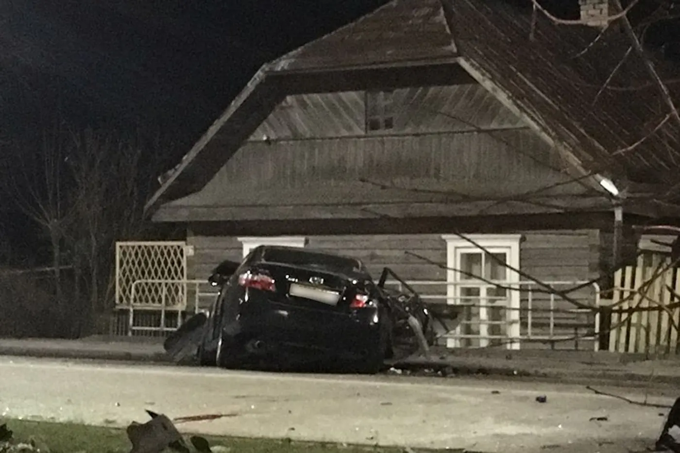 В Островце девушка на Toyota выехала на встречную полосу и протаранила милицейский ГАЗ (обновлено: фото)