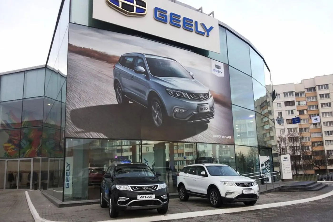 Geely открыл в Минске два дилерских автоцентра