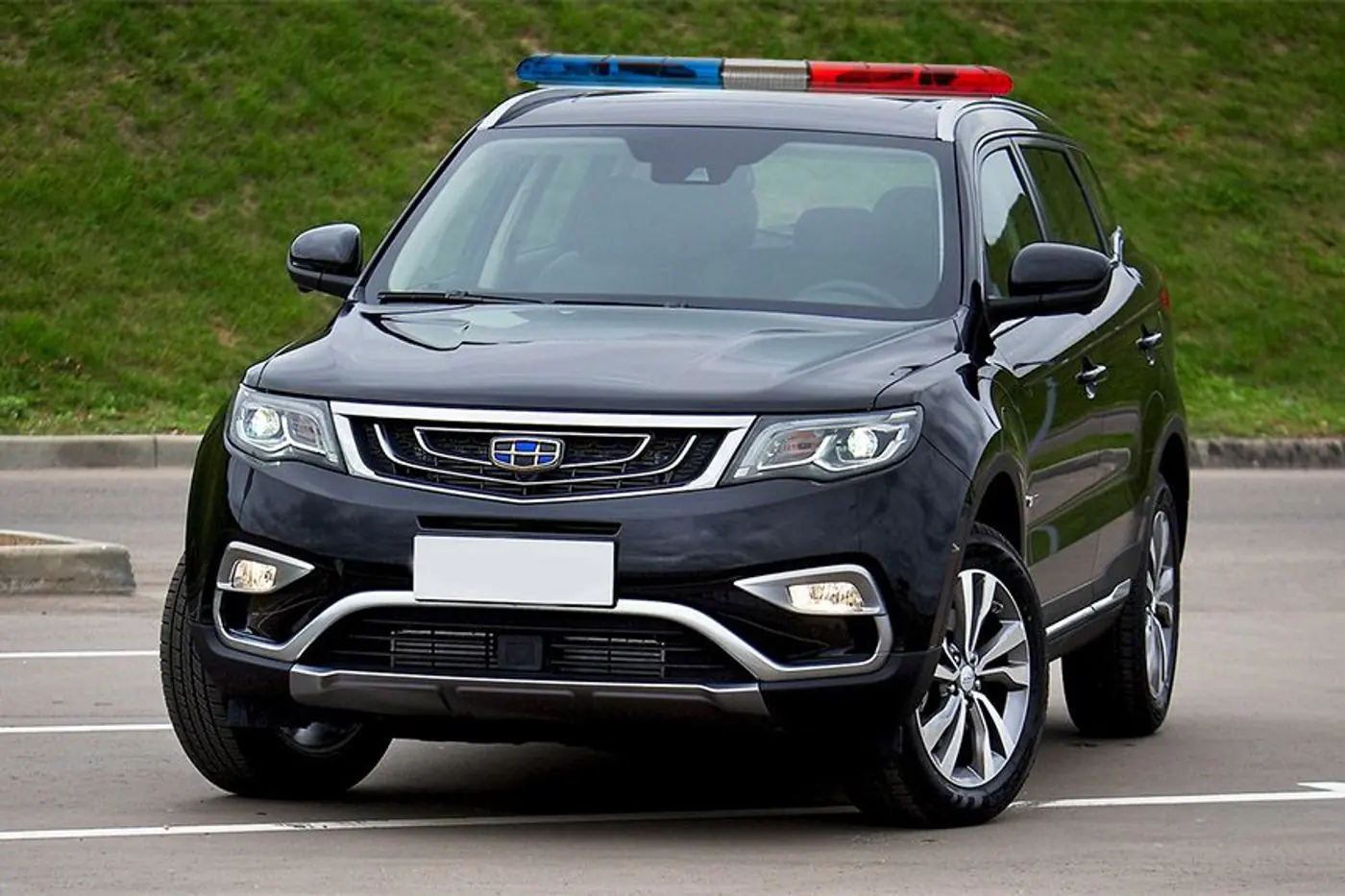 Скоро на дорогах Беларуси: МВД планирует закупку автомобилей Geely Atlas
