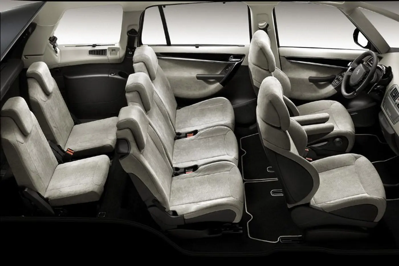"СемьЯ": что выбрать многодетным - Mitsubishi Grandis или Citroёn C4 Grand Picasso?