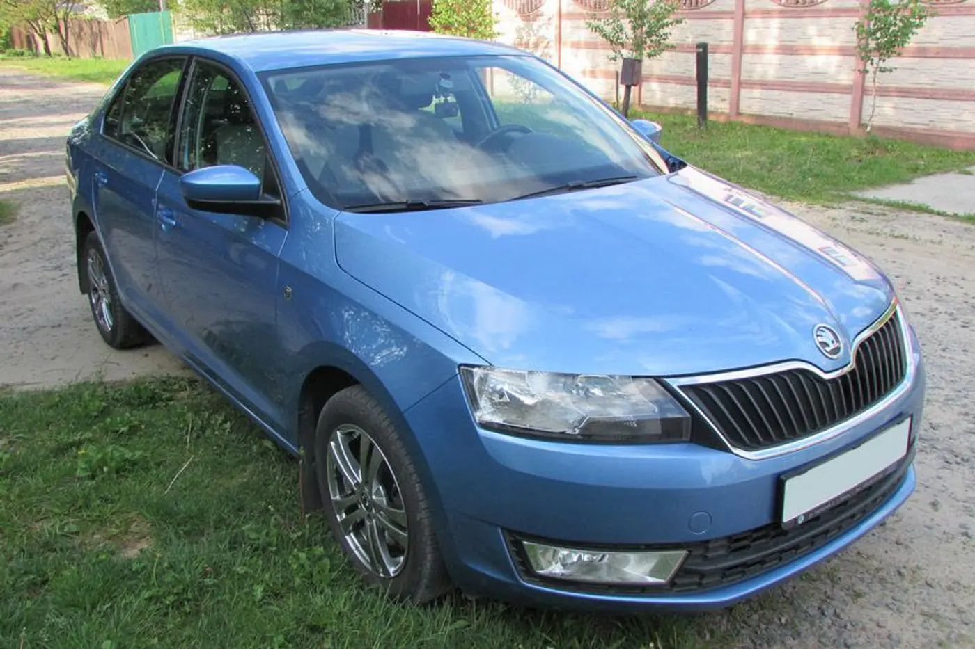 Не поверил в страшилки о TSI и уже проехал 150 тысяч. Мнение владельца Skoda Rapid из первых европейских партий