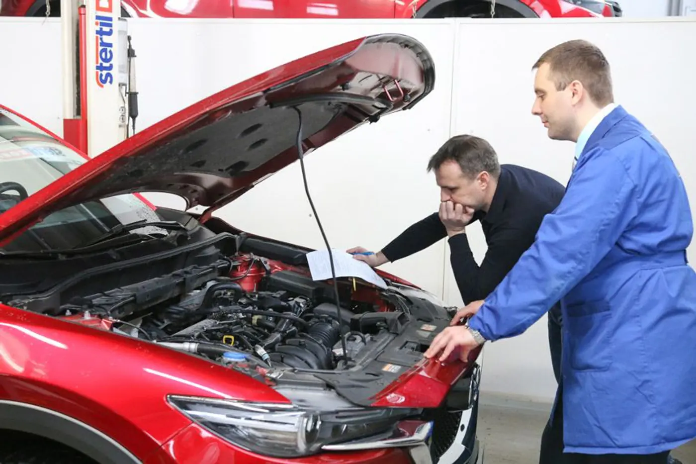 Неужели и японцы сдались в угоду трендам? "Разборка" Mazda CX-5 второго поколения. Часть 1