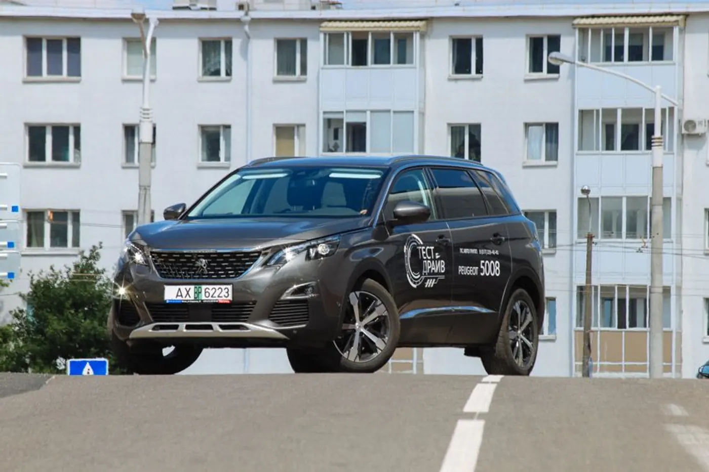 Хочешь экономить - дави на "газ"! Тест-драйв дизельного Peugeot 5008, который смогут себе позволить единицы