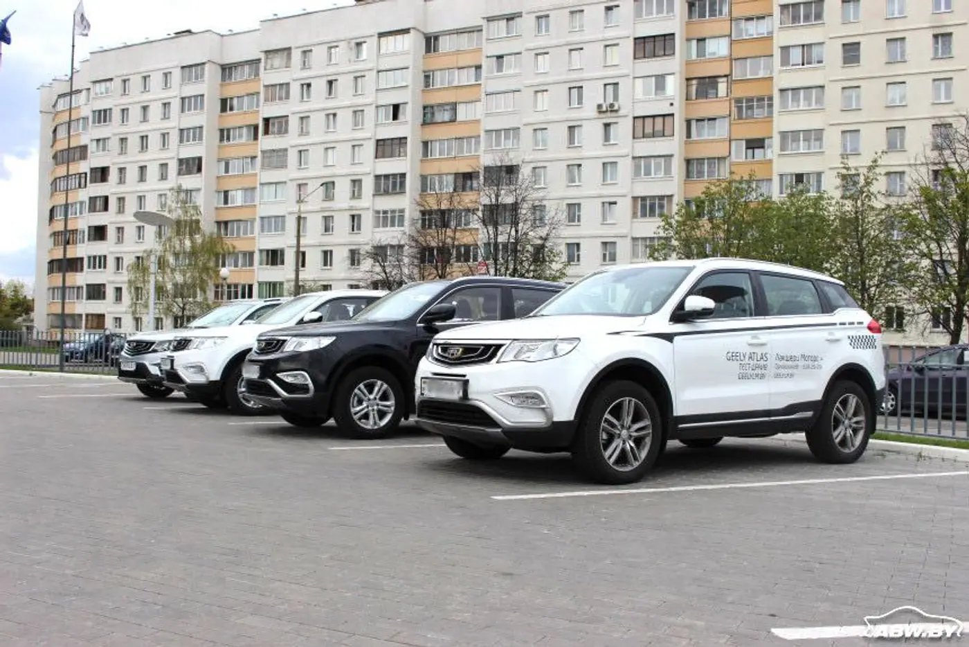 Упс! Geely Atlas в России дешевле на две тысячи долларов. Почему?