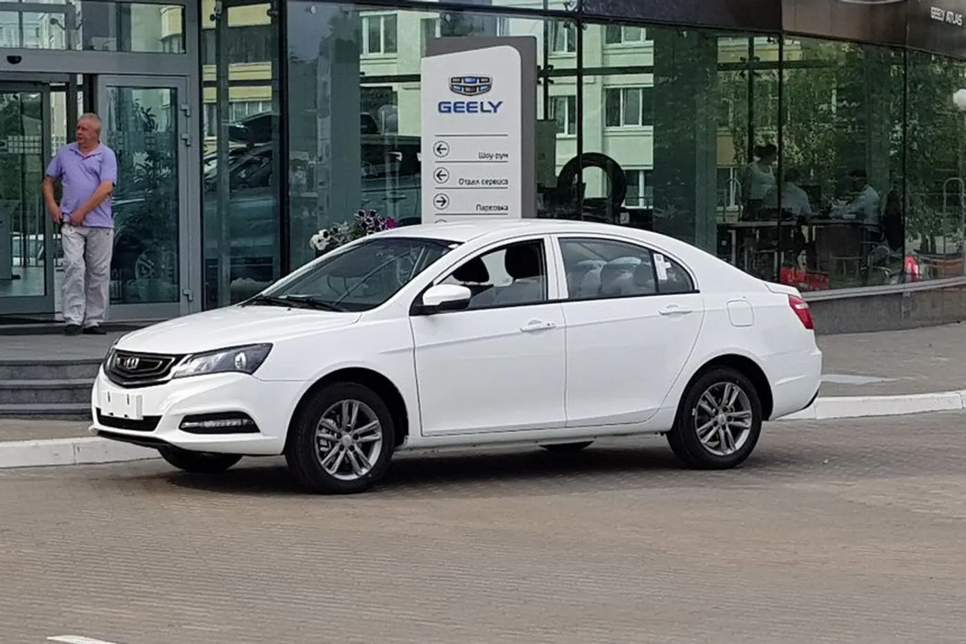 "Бюджетник" Geely уже у дилеров! Первые фотографии долгожданной новинки