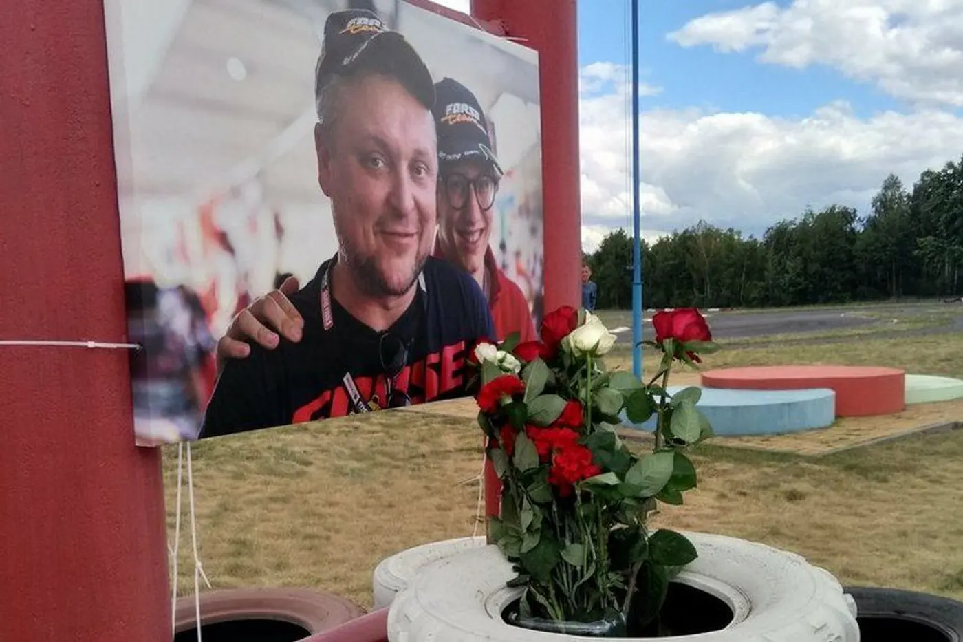 За себя и парней. В Бресте почтили память погибших гонщиков
