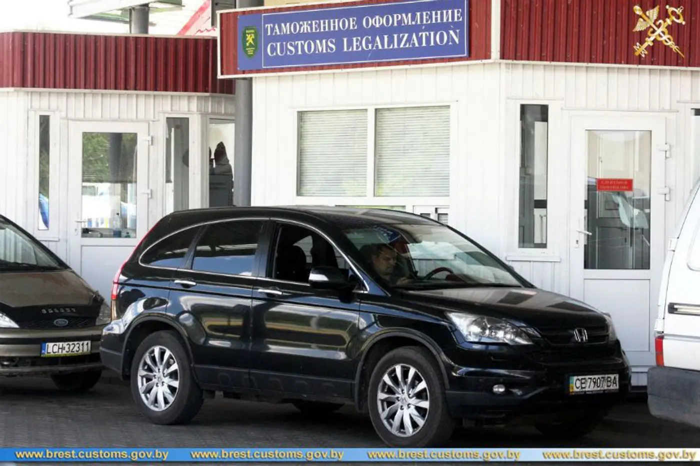 Чтобы суд не конфисковал: кому без разрешения можно передать временно ввезенный автомобиль? Разъяснение таможни