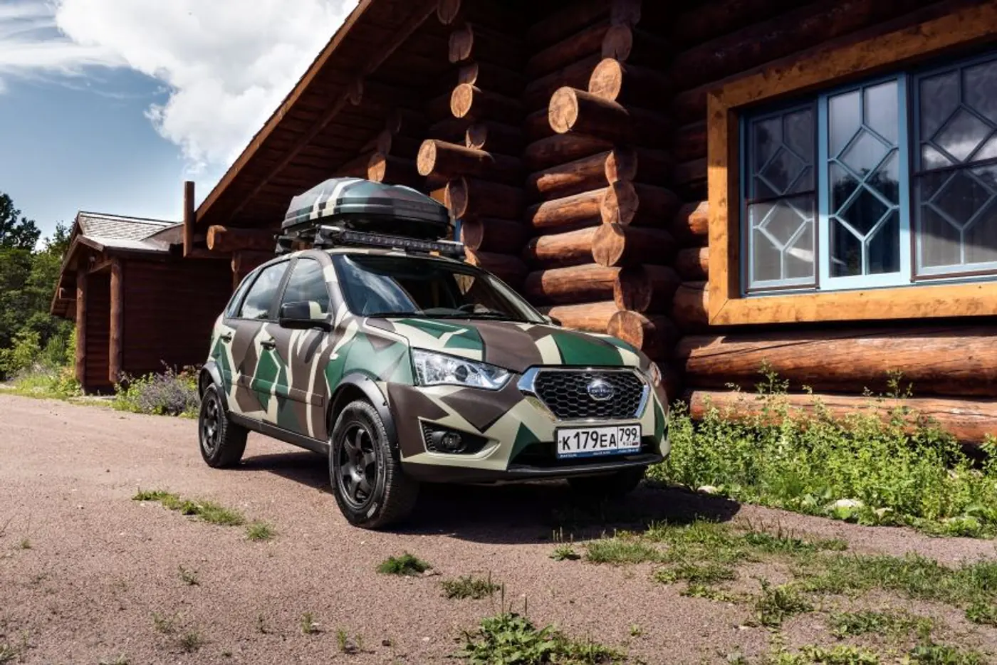 С холодильником, кофеваркой и увеличенным клиренсом. Datsun сделал версию mi-DO для охотников и рыбаков