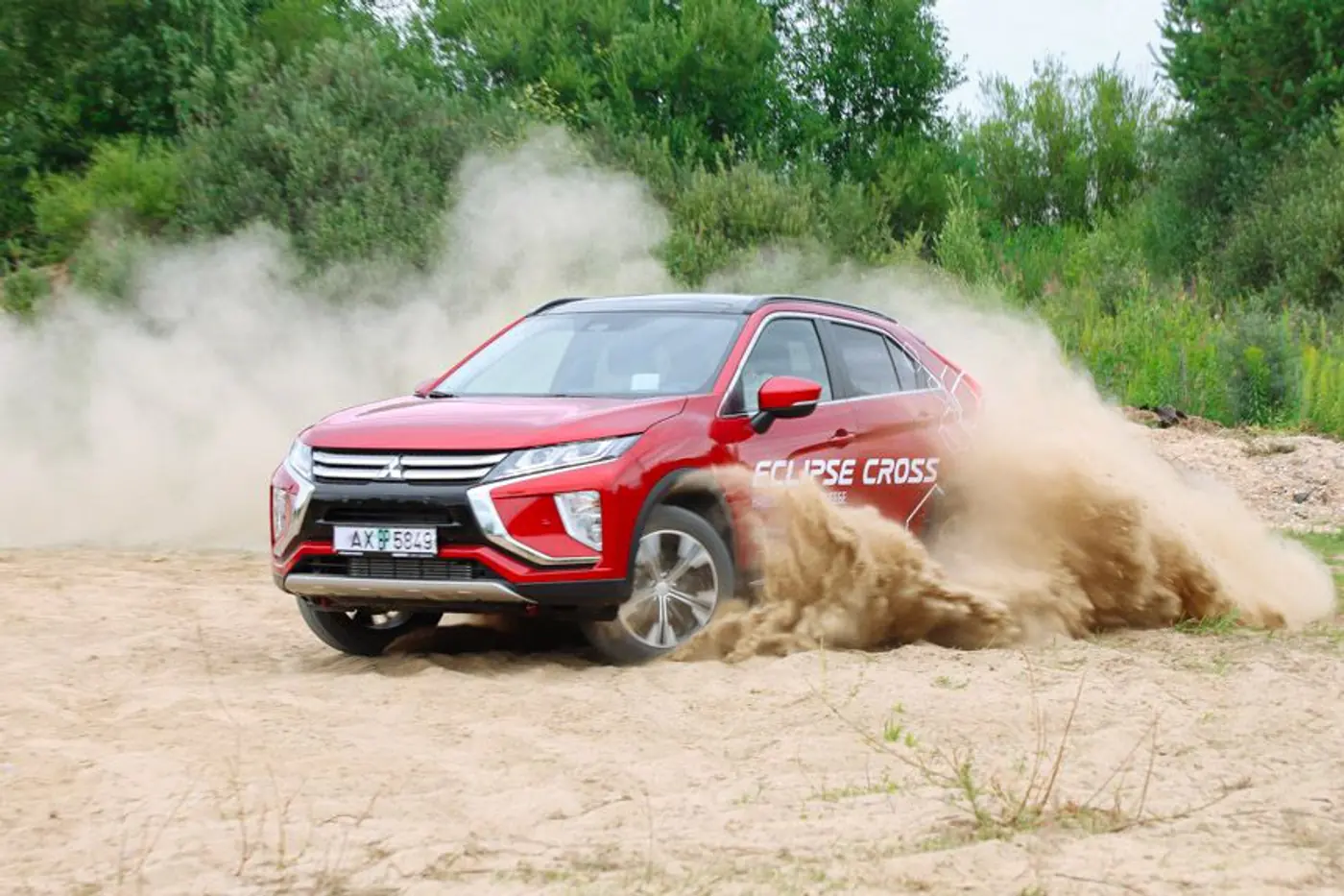 "Фитоняшка". Тест-драйв противоречивого Mitsubishi Eclipse Cross