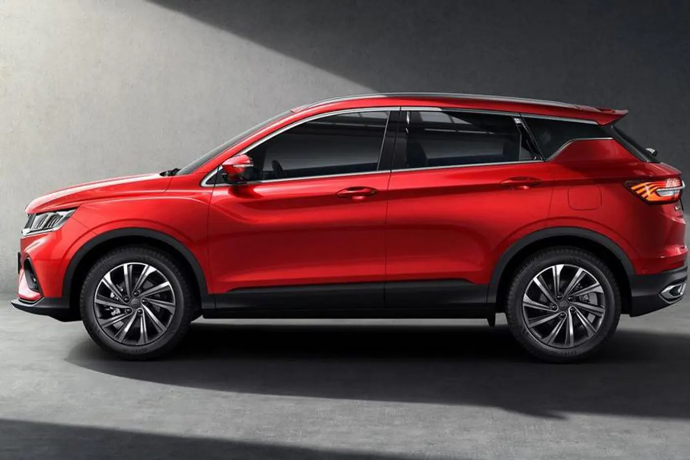 Geely наконец-то показала фотографии своего нового кроссовера
