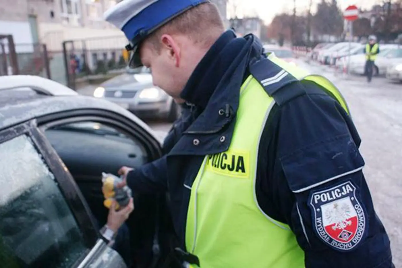 Полиция Польши перестала выписывать штрафы, а делает лишь предупреждения. Почему?