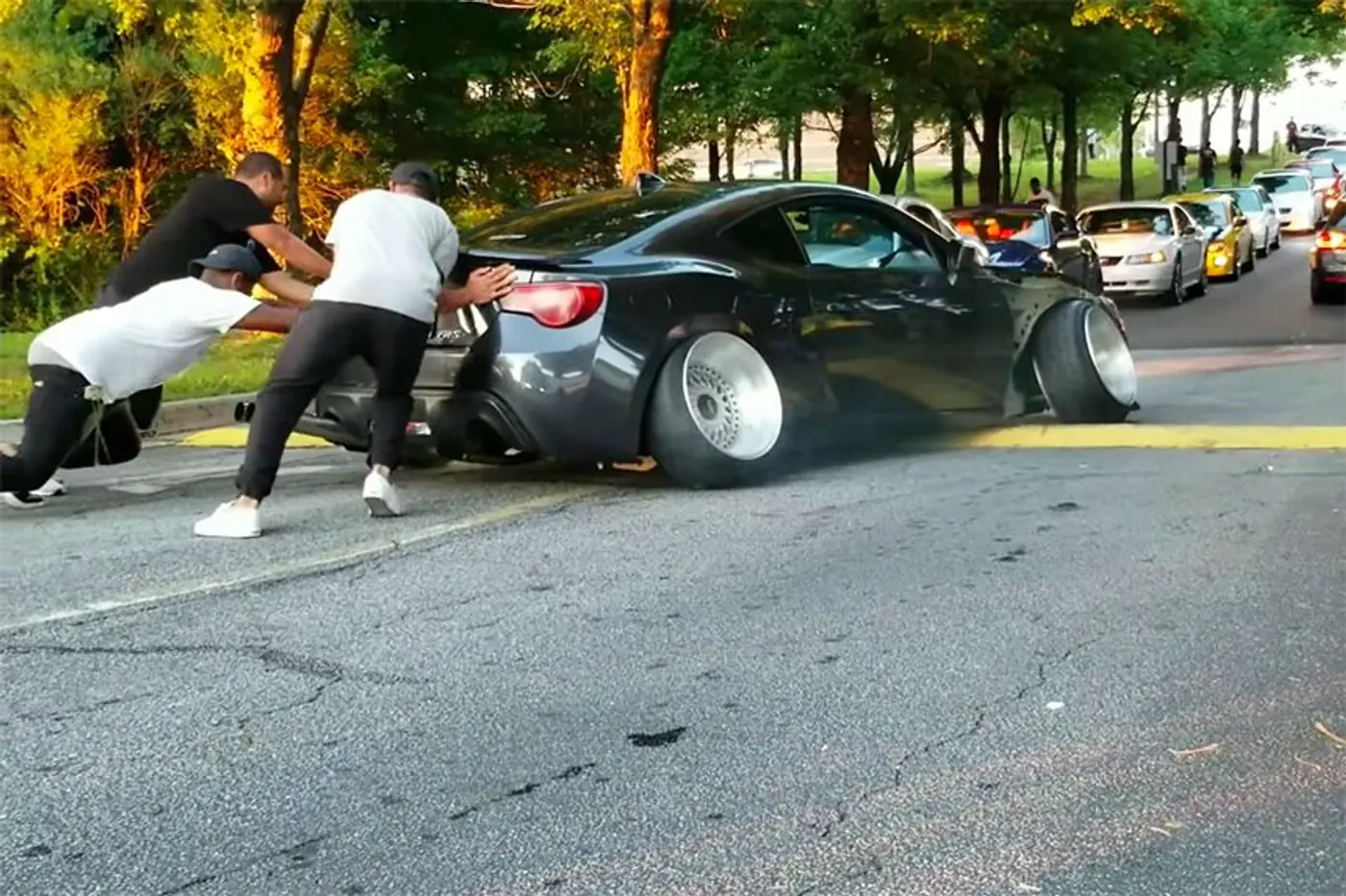 Главное - занизить. В США Scion FR-S не мог проехать искусственную неровность
