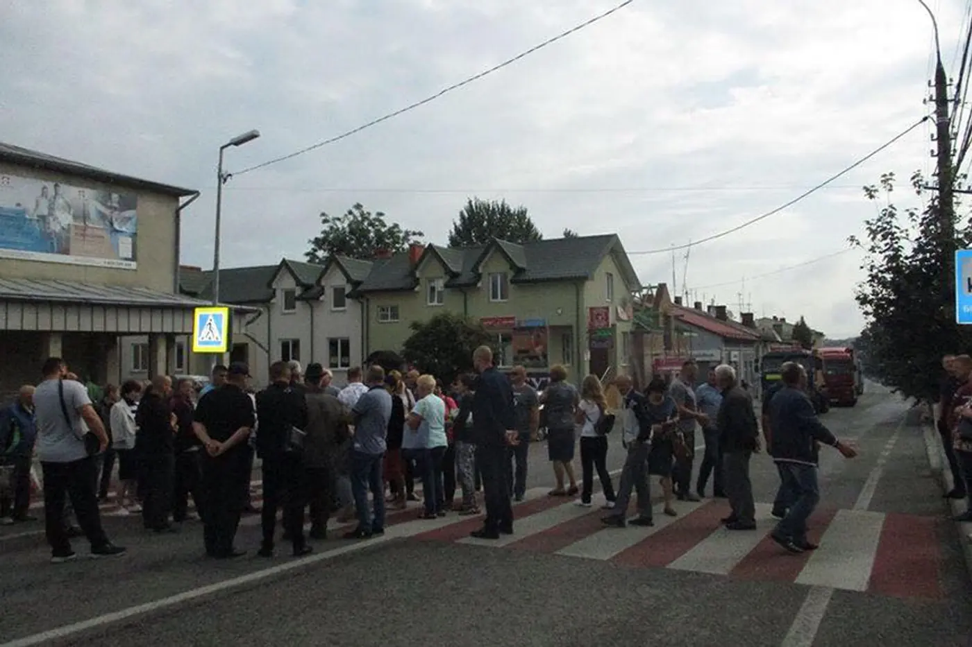 Во Львовской области люди перекрыли дорогу перед границей с Польшей