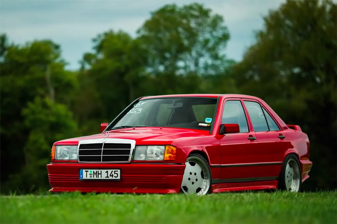 Владелец подарил вторую жизнь своему Mercedes-Benz 190E. Теперь у него 500 л.с под капотом
