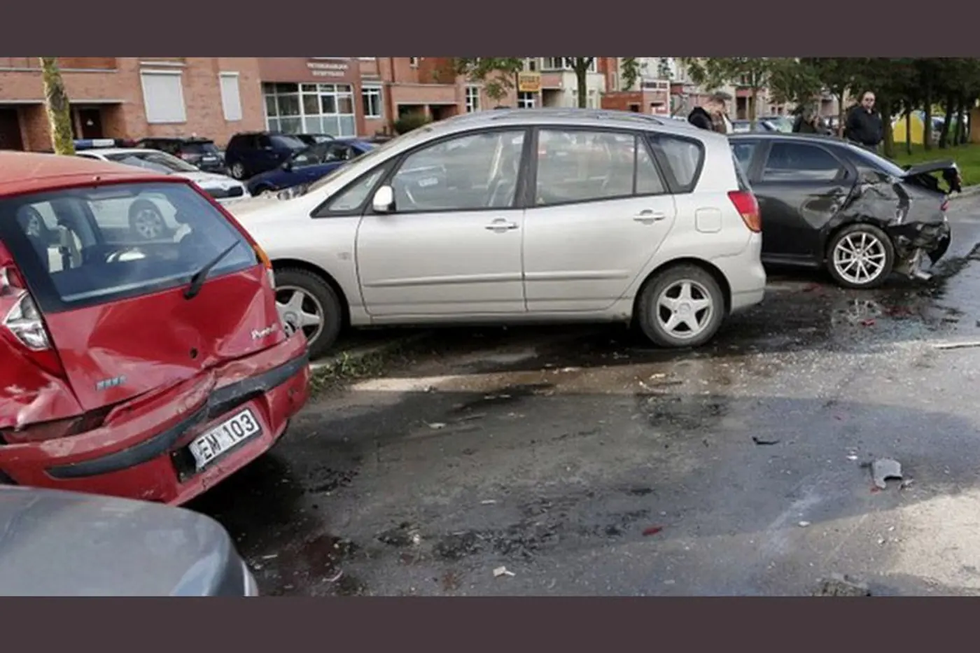 В припаркованную машину въехало другое авто, а владельца оштрафовали за непройденный техосмотр. Правомерно ли?