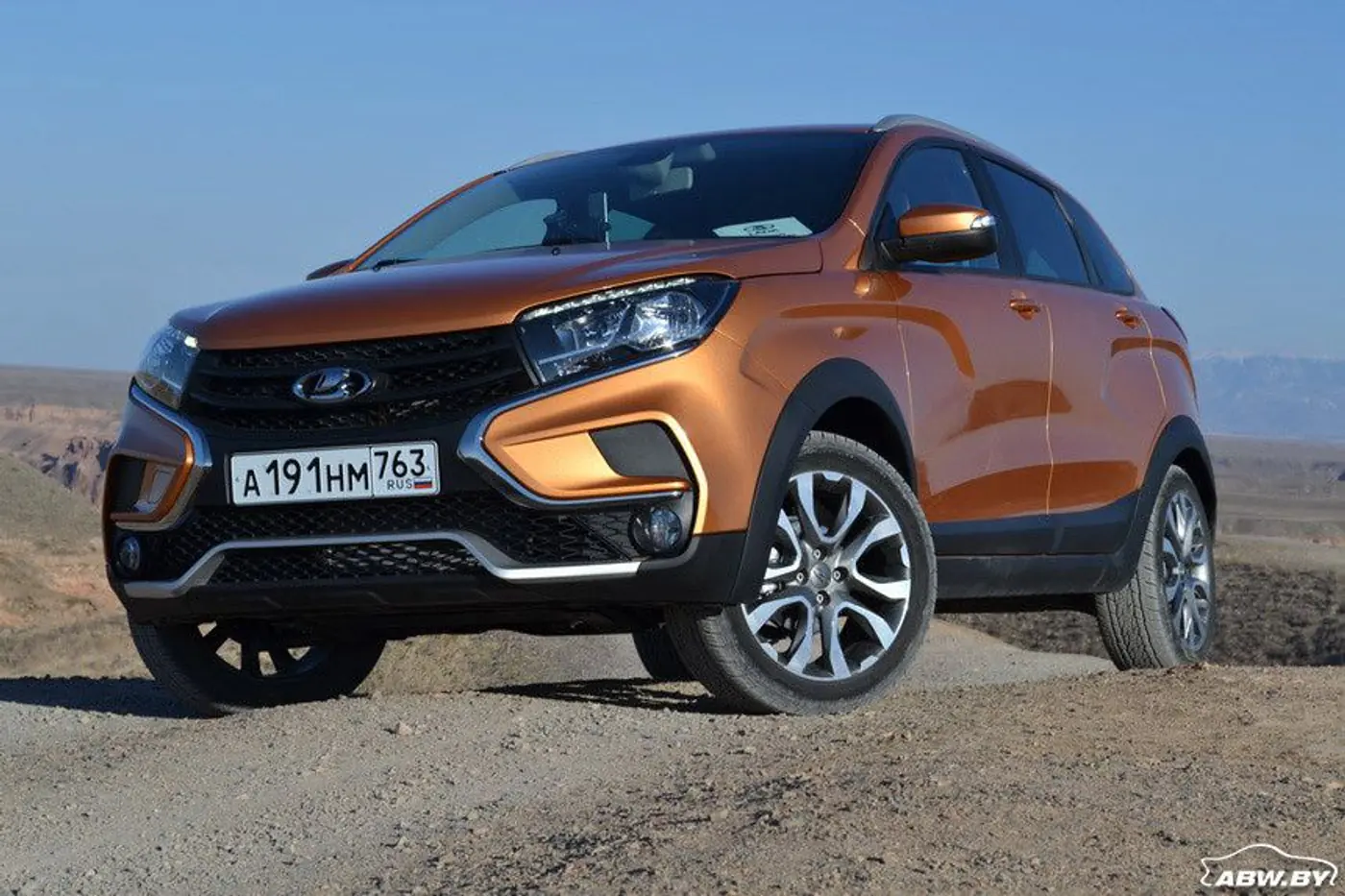 В России объявили дату начала продаж нового кроссовера Lada. Когда ждать новинку в Беларуси?