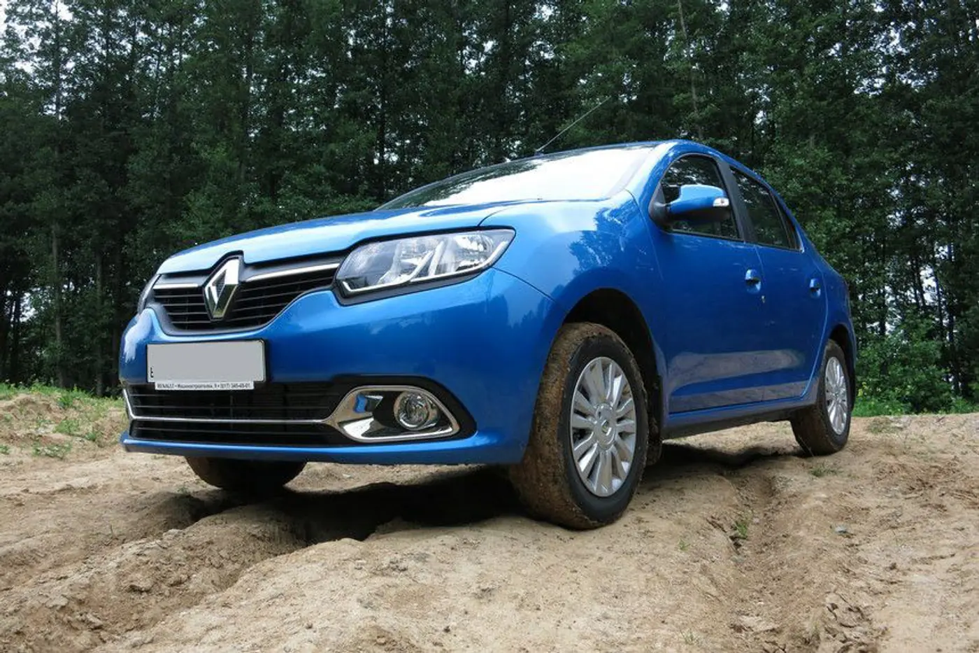 Покупатели Renault Logan спустя годы снова выбирают... Logan!  Названы 10 автомобилей, владельцы которым не изменяют