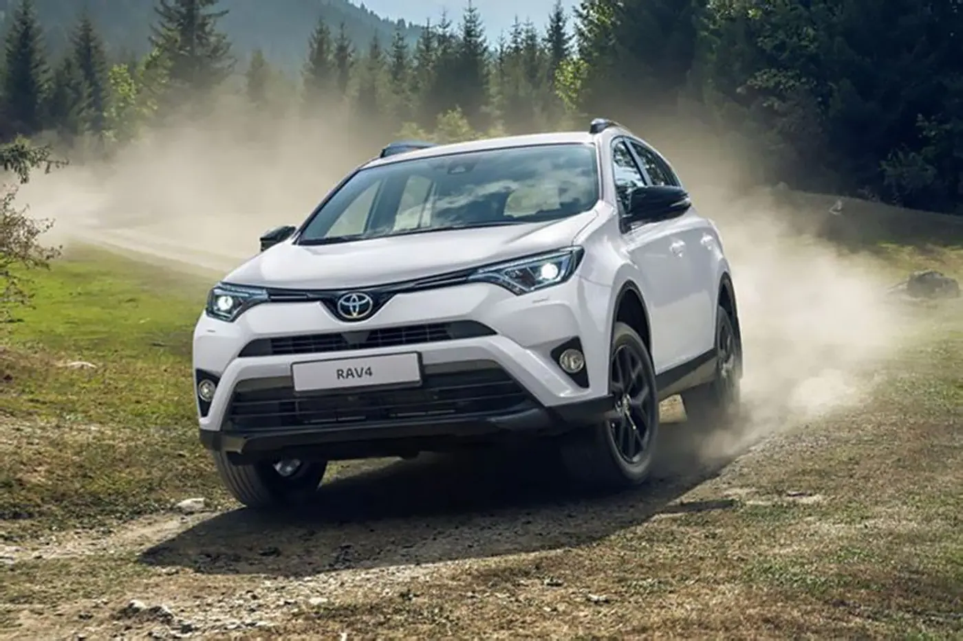 Почему Toyota RAV4 выстрелил. Вспоминаем историю легендарного кроссовера, которому стукнуло 25 лет
