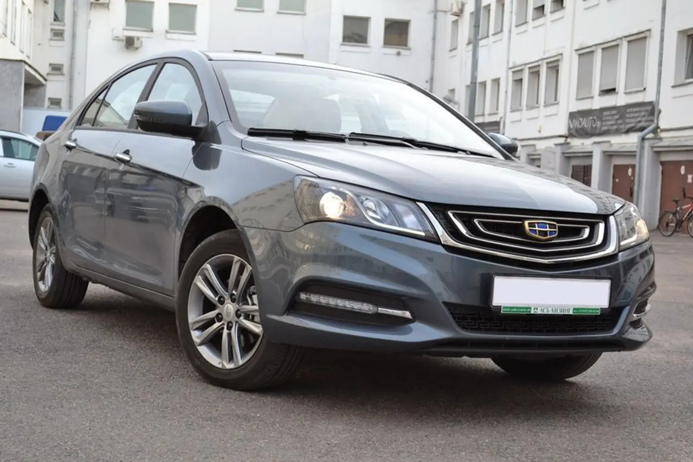 Geely Emgrand 7 стал "официальным": объявлены цены и комплектации