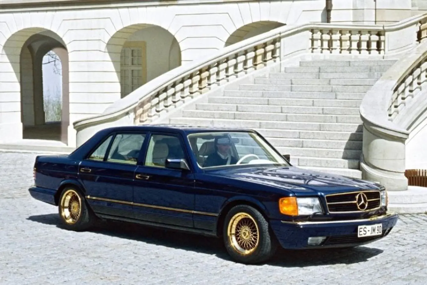 600-й? Нет, 1000-й! История самых роскошных Mercedes-Benz 80-х годов