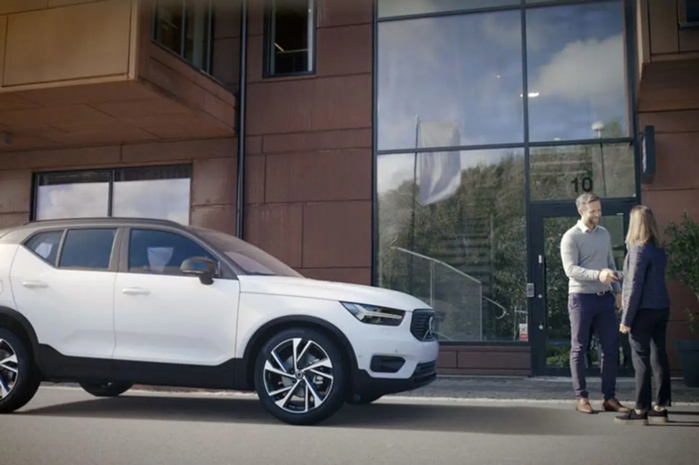 Компания Volvo начала отговаривать людей от покупки своих автомобилей