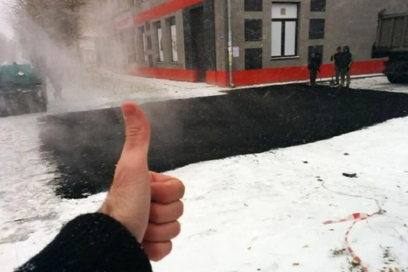 Так можно ли асфальтировать дороги зимой? Очевидное, невероятное и предусмотренное нормами