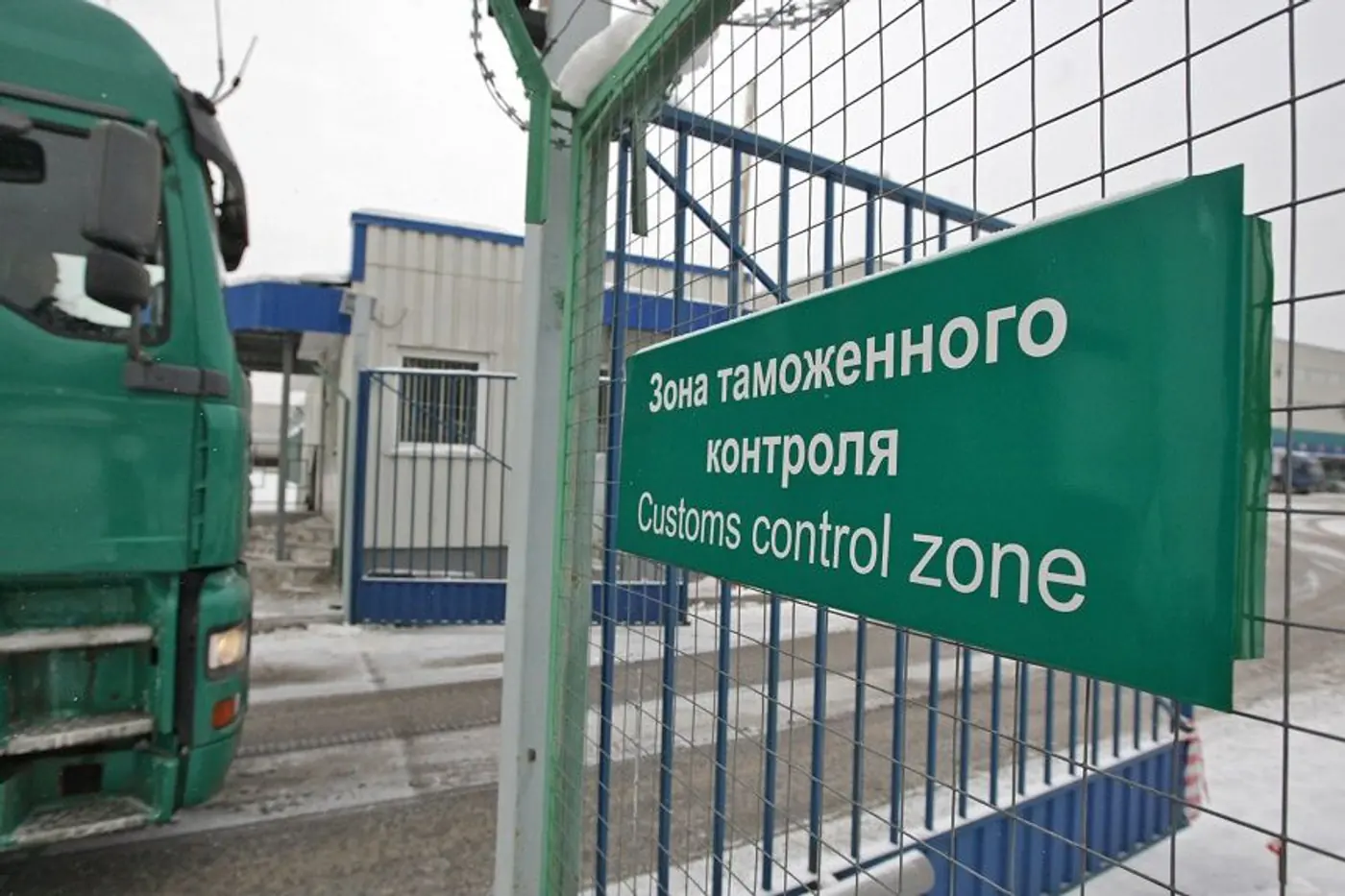 "Ошибка чиновников – ответственность моя".  Владельца обязали дважды уплатить растаможку за один и тот же автомобиль