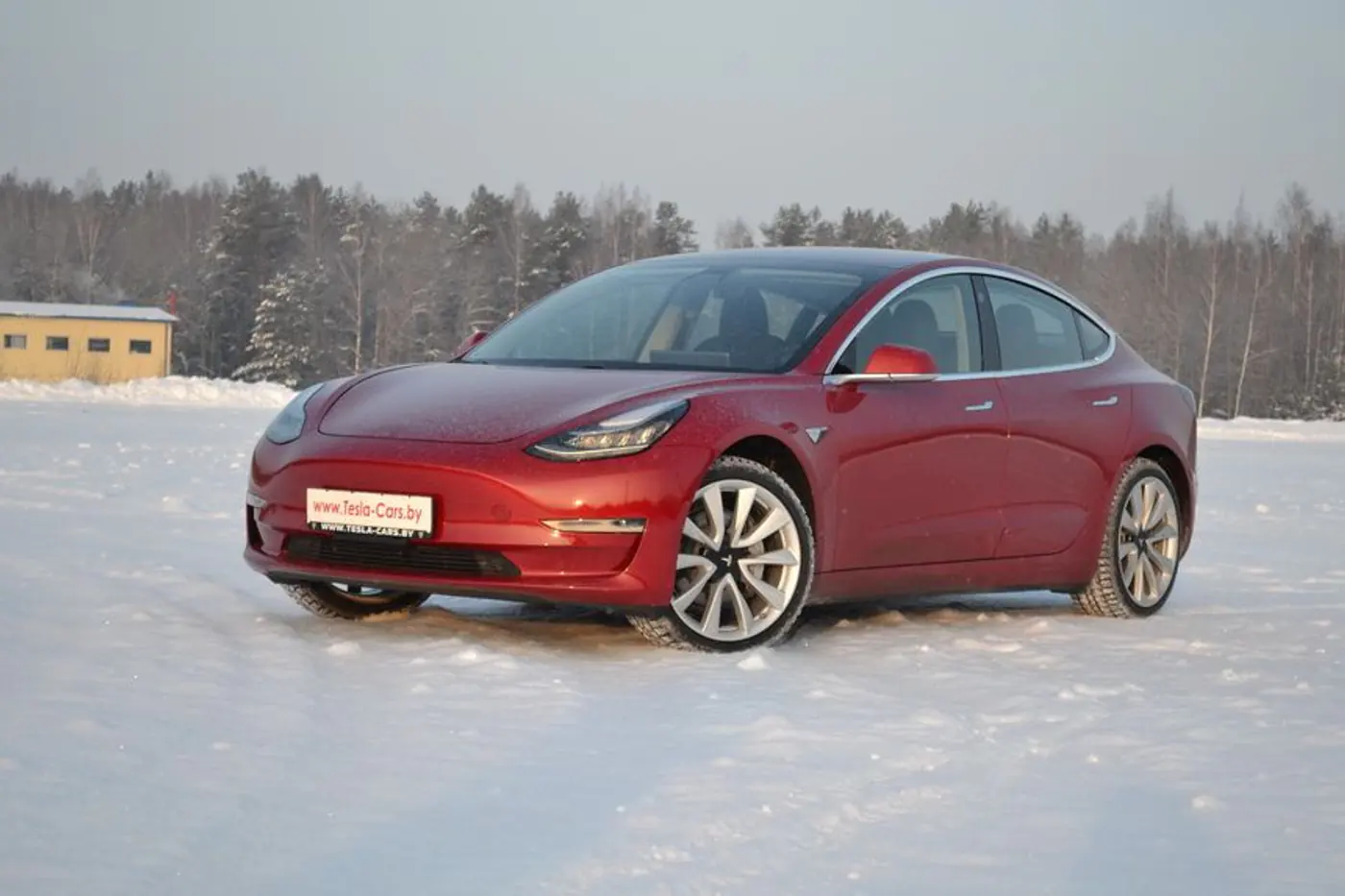 ОНО для НИХ: тестируем Tesla Model 3
