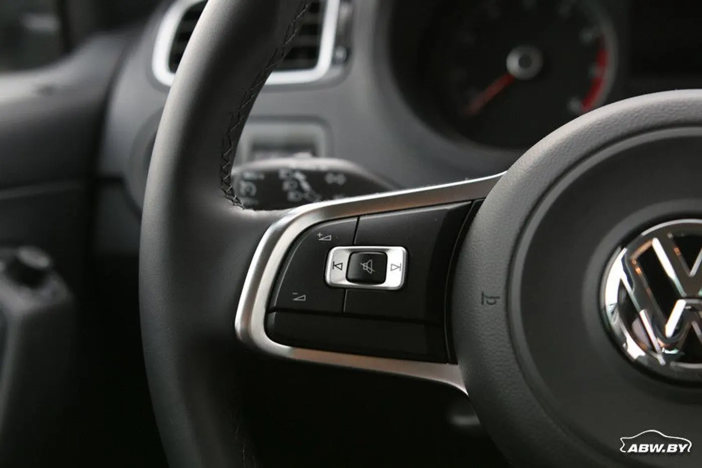 Знаем, любим, угадаем. Сможете узнать модель Volkswagen по салону?
