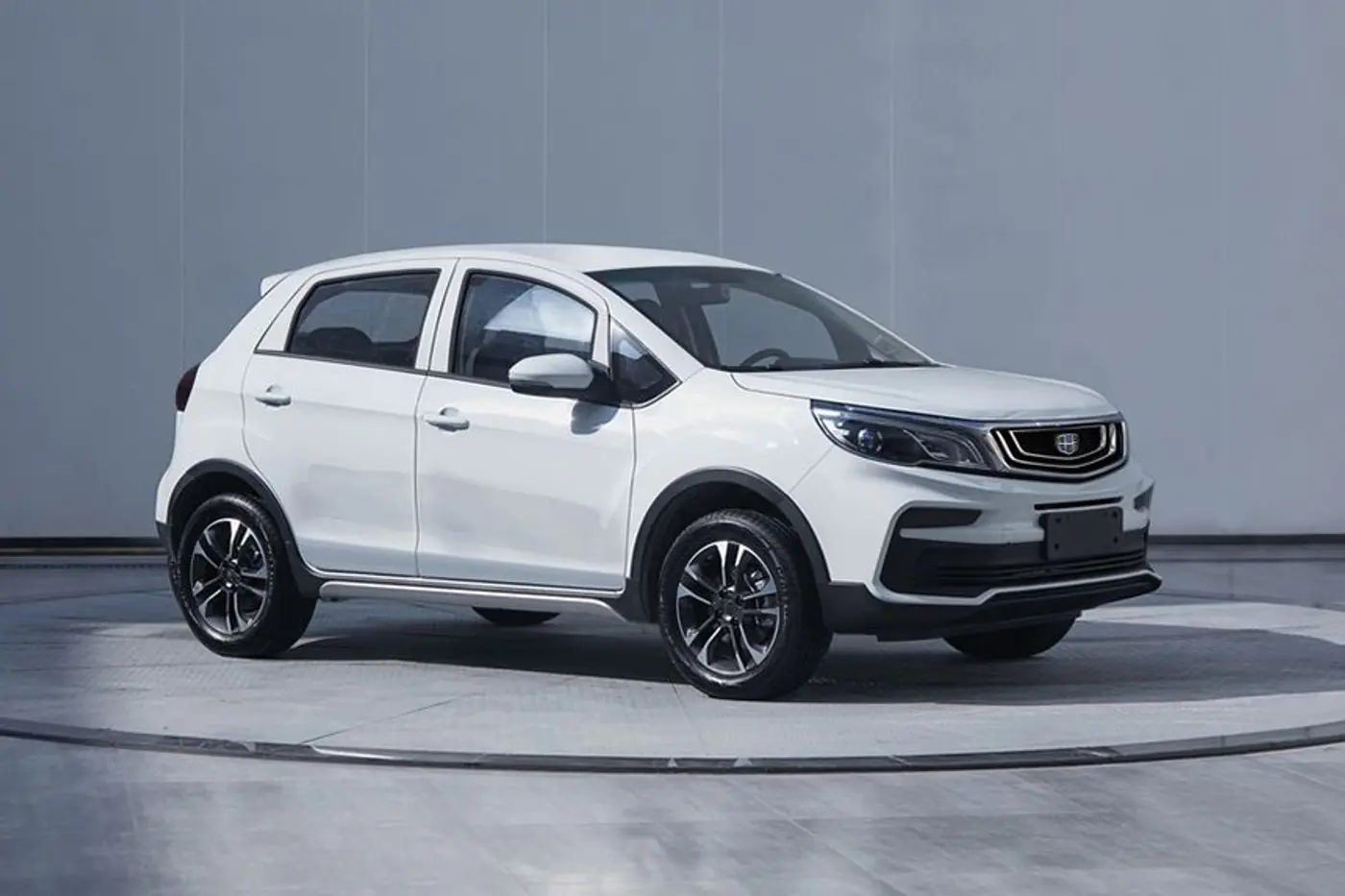 Geely представила рестайлинговую модель Vision X3 стоимостью 7500 долларов
