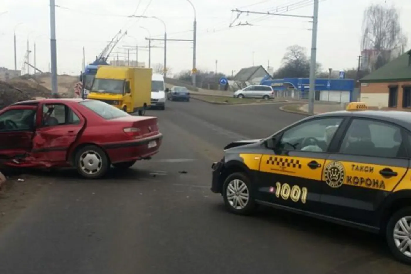 В Бресте водитель Peugeot во время разворота не уступил дорогу Volkswagen