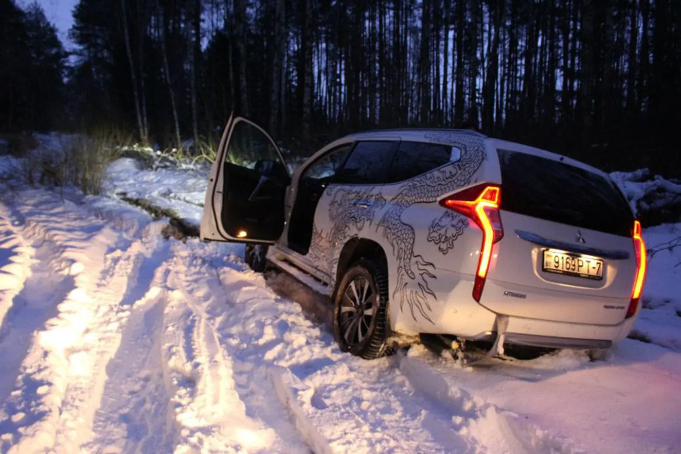 Посидим на дорожку. Новый Mitsibishi Pajero Sport против старого: что проходимее?