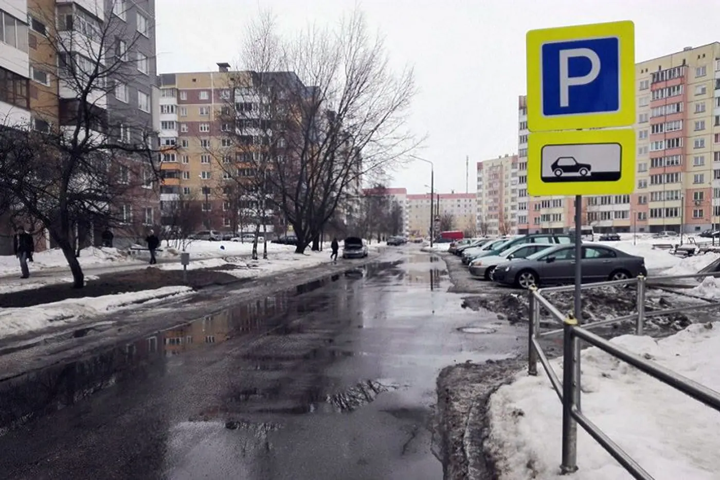 СтОят недешево, а стоЯт где попало? Как самые дорогие в изготовлении знаки стали украшением