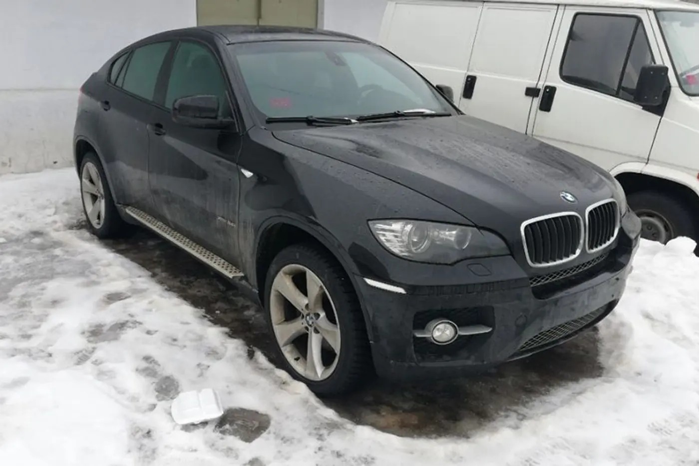 Могилевчанин продал BMW X6 с одним комплектом ключей, а потом воспользовался вторым, чтобы его угнать