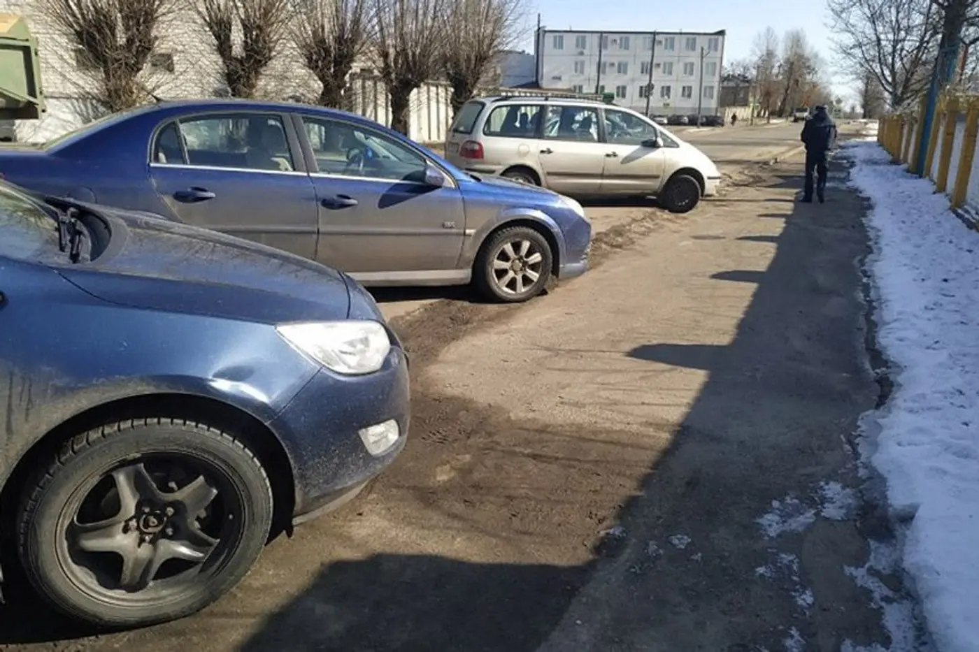 Где тут тротуар? Что увидел инспектор и не заметили автовладельцы в Бобруйске