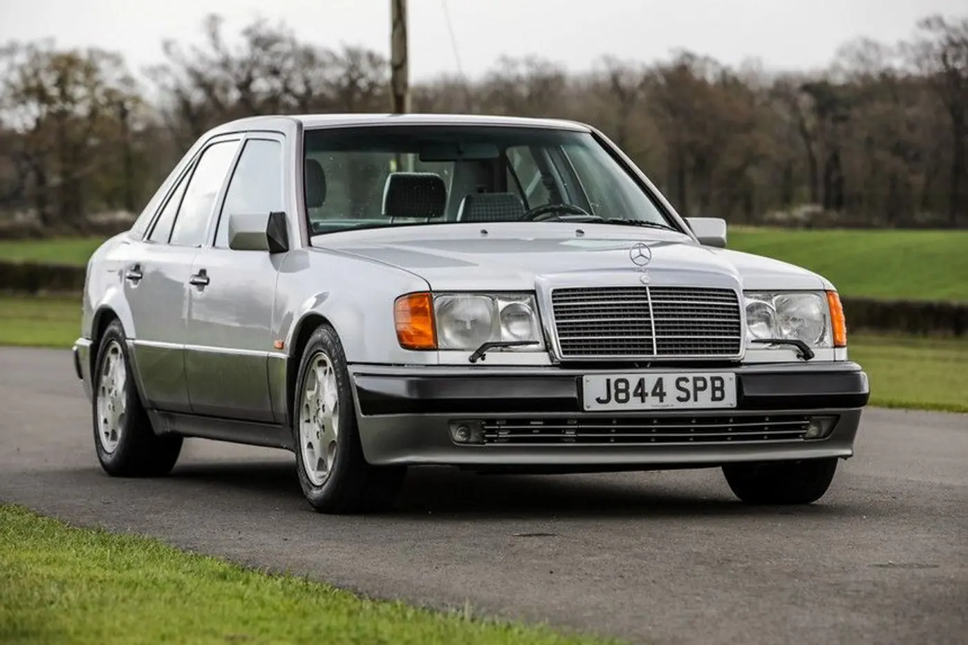 "Мистер Бин" продает свой Mercedes 500 E. Уже во второй раз