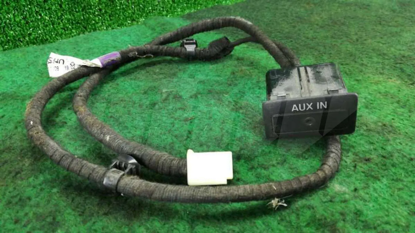 Разъем AUX / USB к Mazda 3 2004