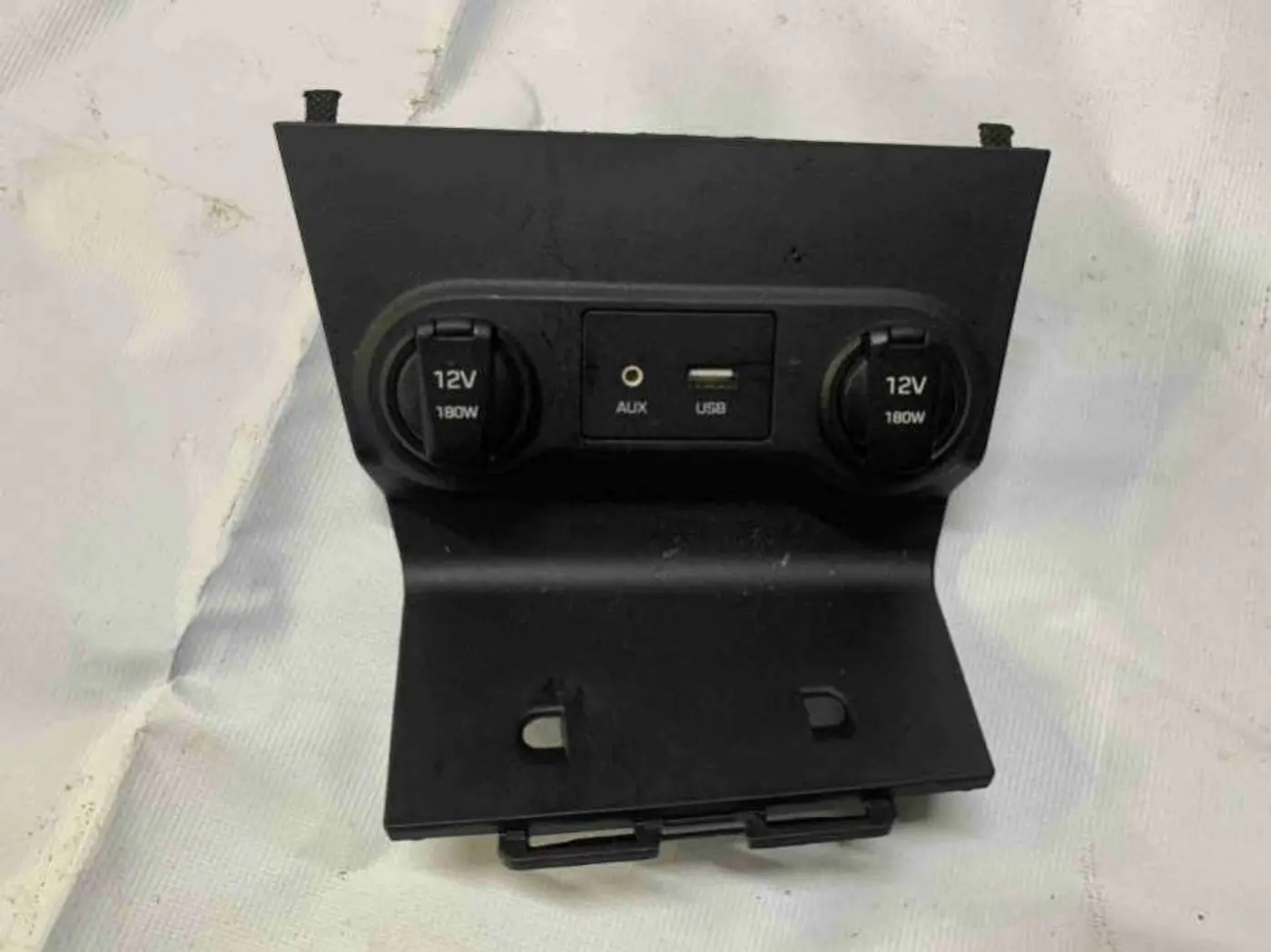 Разъем AUX / USB к Hyundai Accent 2018