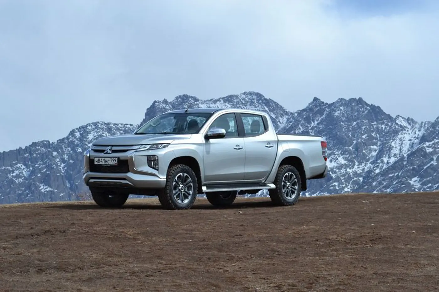 Вот это хар-р-ризма! Тестируем обновленный пикап Mitsubishi L200