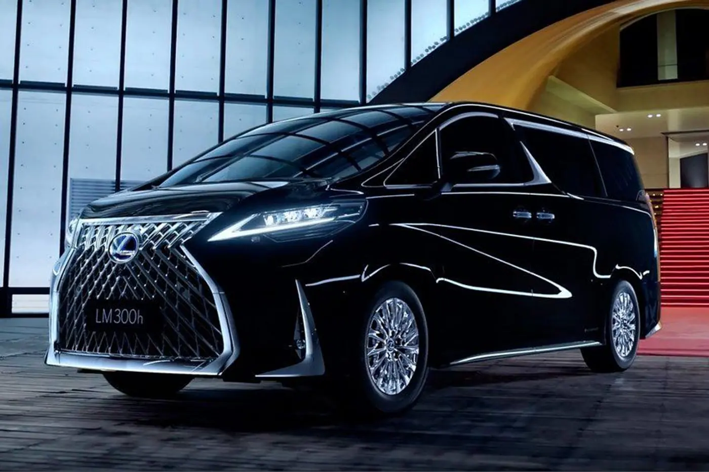 Представлен первый в истории Lexus минивэн