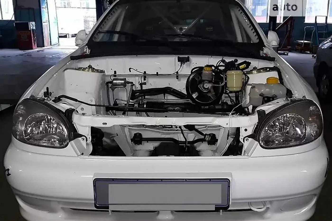 На продажу выстален ЗАЗ Lanos Sport 2004 года: сколько просят за машину в полуразобранном виде?