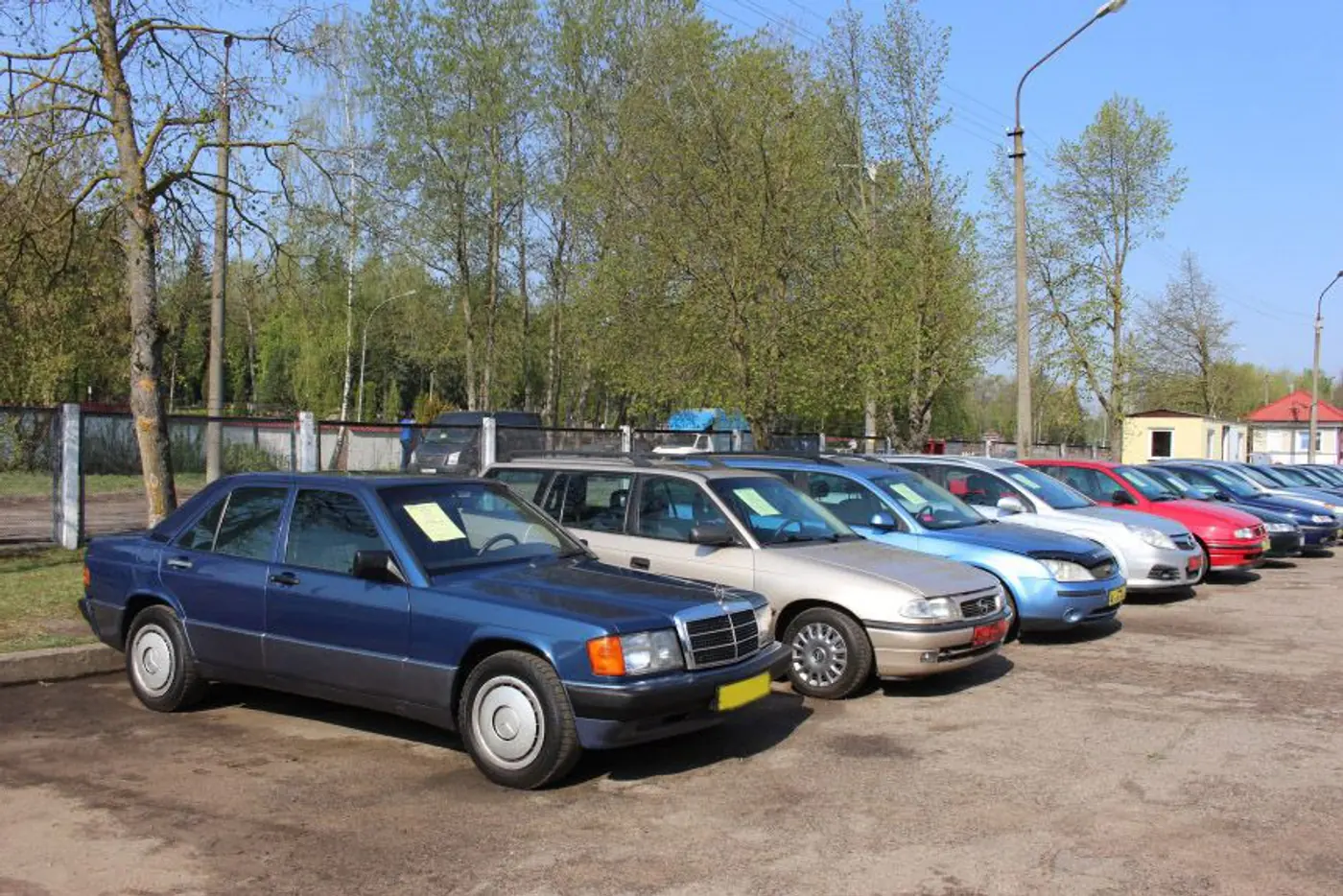 "Живой" Mercedes 190 и Citroёn Xantia в "родной" краске. Ищем машины "из-под дедушки" в автохаусах возле метро "Борисовский тракт"