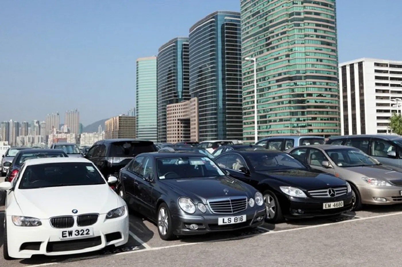В Китае разрешили экспорт "бэушки": почему Geely не обрадуется и чем это обернется для нас?